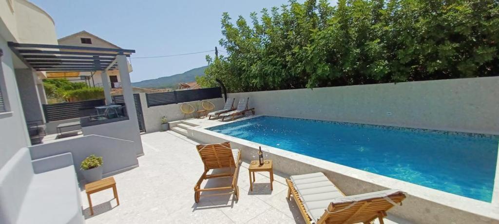 Apartments Belic With Pool Jelsa  Εξωτερικό φωτογραφία