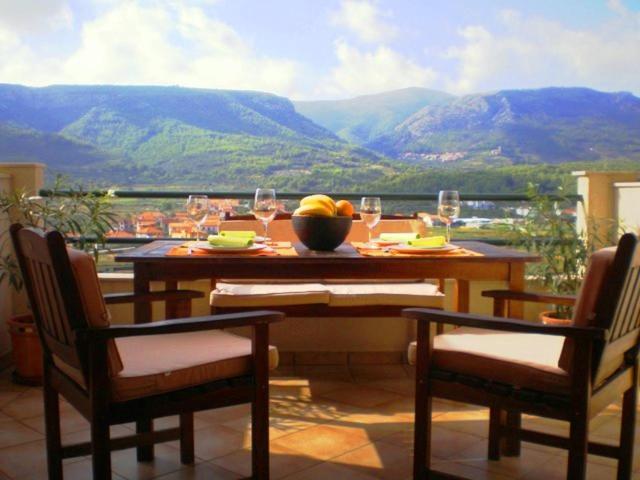 Apartments Belic With Pool Jelsa  Εξωτερικό φωτογραφία