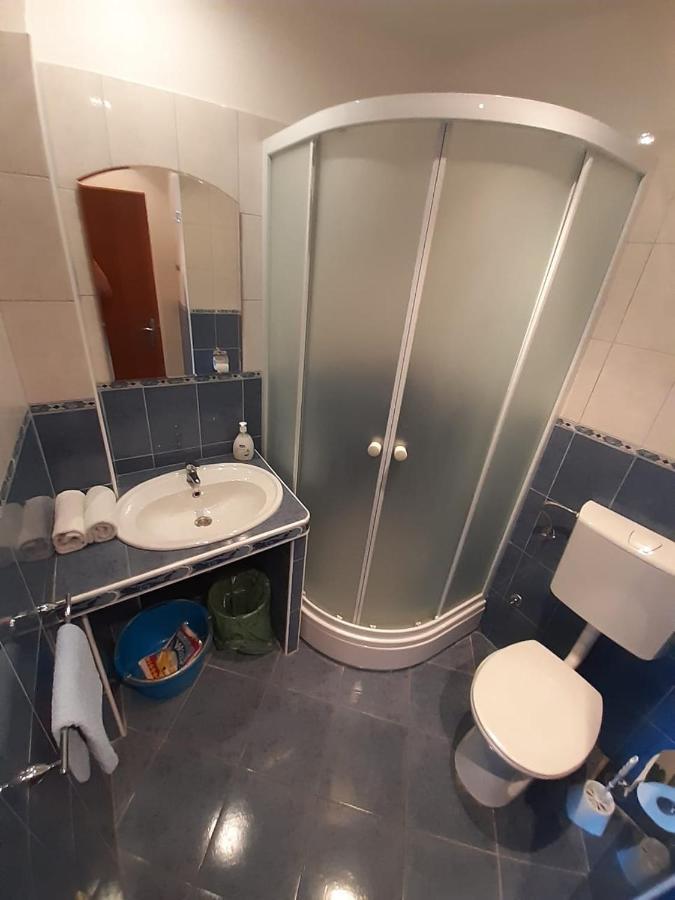 Apartments Belic With Pool Jelsa  Εξωτερικό φωτογραφία