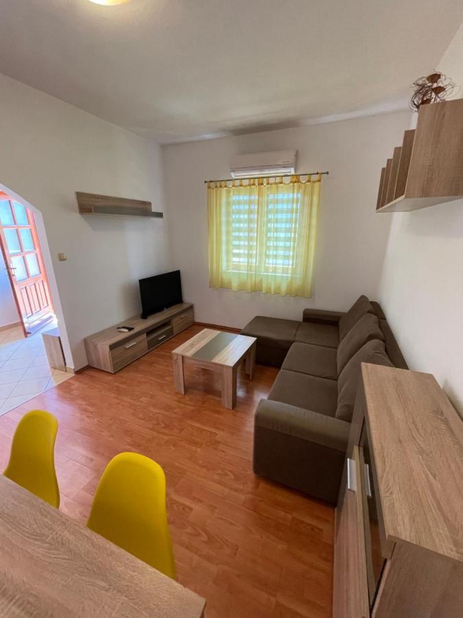 Apartments Belic With Pool Jelsa  Εξωτερικό φωτογραφία