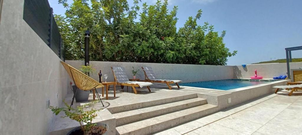 Apartments Belic With Pool Jelsa  Εξωτερικό φωτογραφία