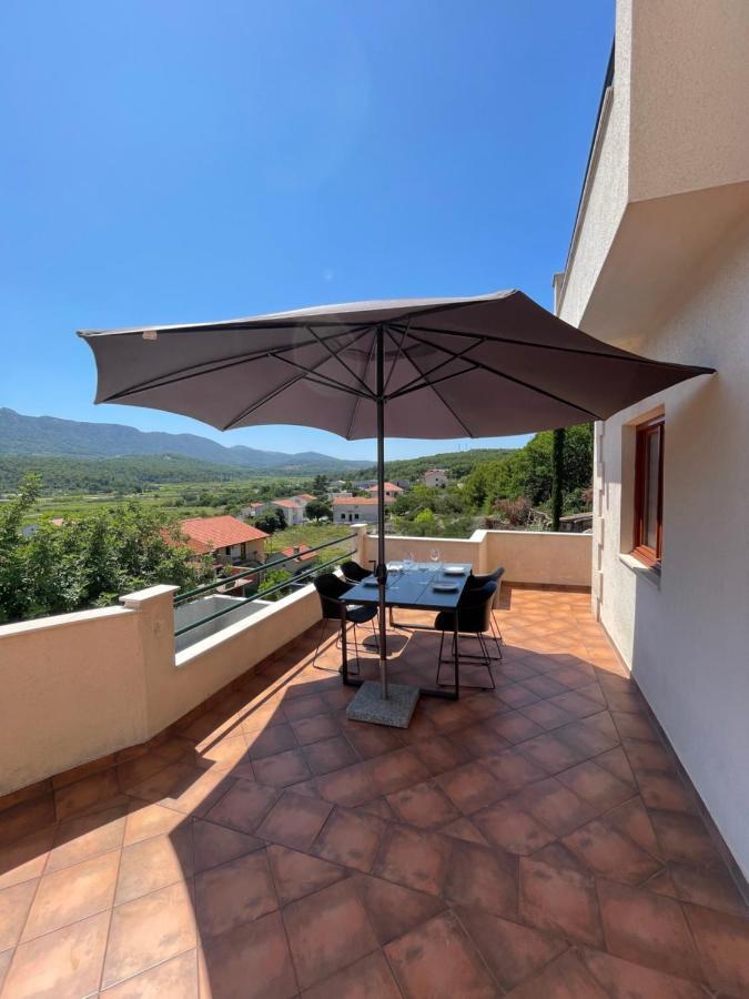 Apartments Belic With Pool Jelsa  Εξωτερικό φωτογραφία