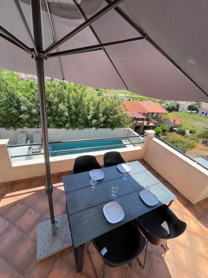 Apartments Belic With Pool Jelsa  Εξωτερικό φωτογραφία