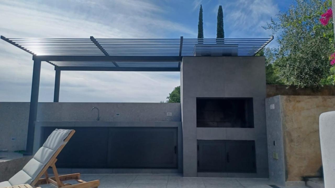 Apartments Belic With Pool Jelsa  Εξωτερικό φωτογραφία