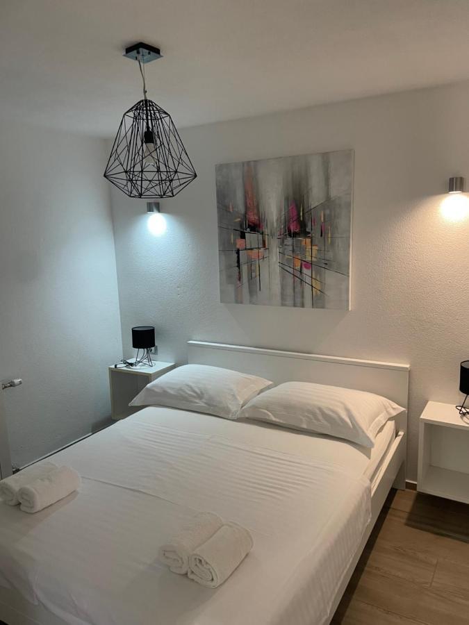 Apartments Belic With Pool Jelsa  Εξωτερικό φωτογραφία