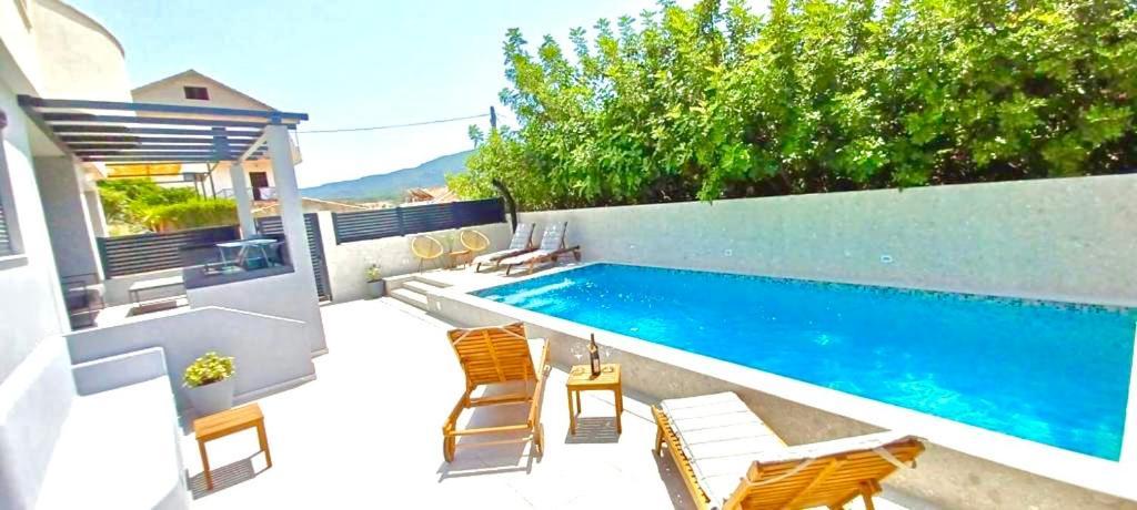 Apartments Belic With Pool Jelsa  Εξωτερικό φωτογραφία