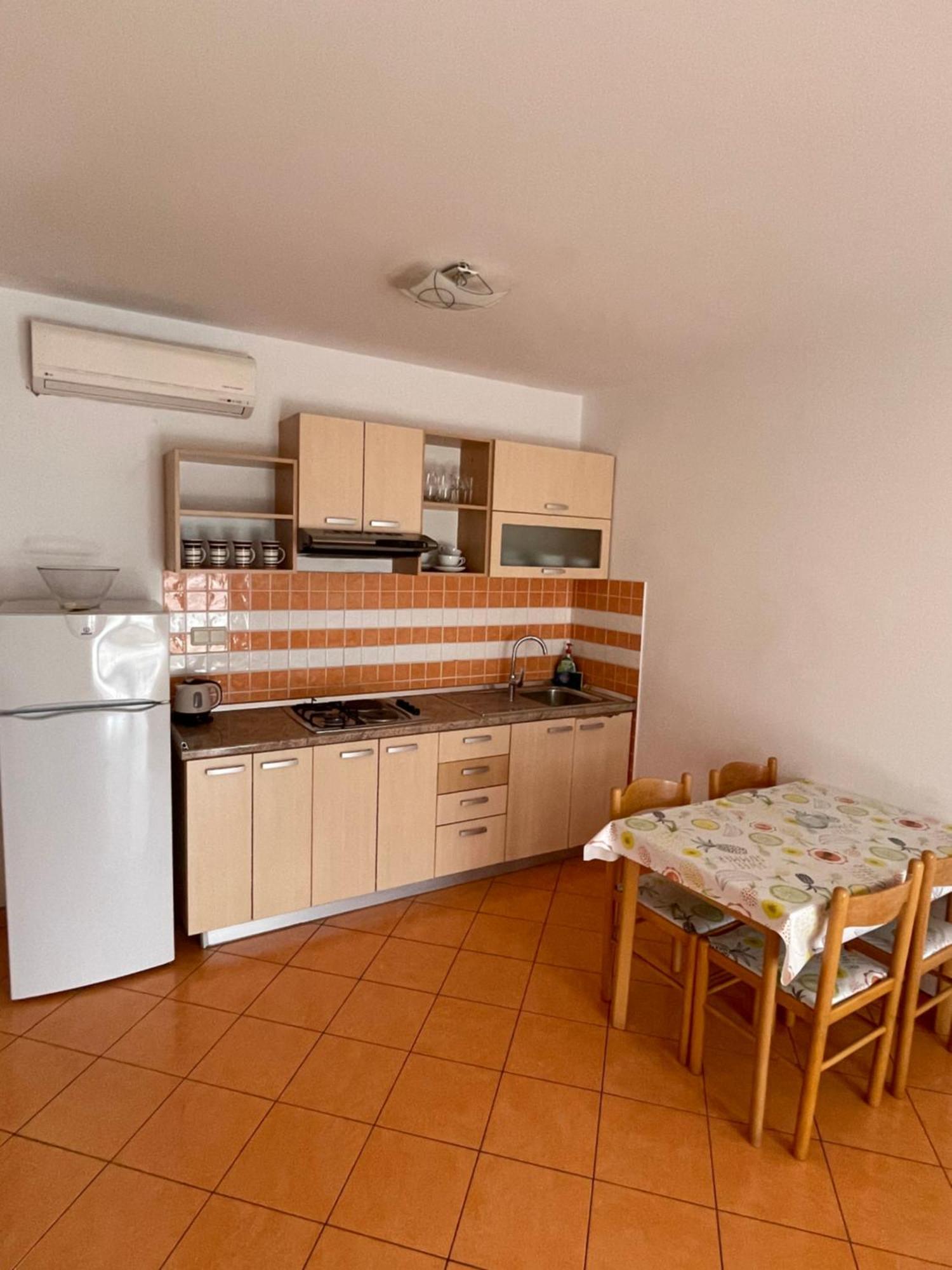 Apartments Belic With Pool Jelsa  Εξωτερικό φωτογραφία