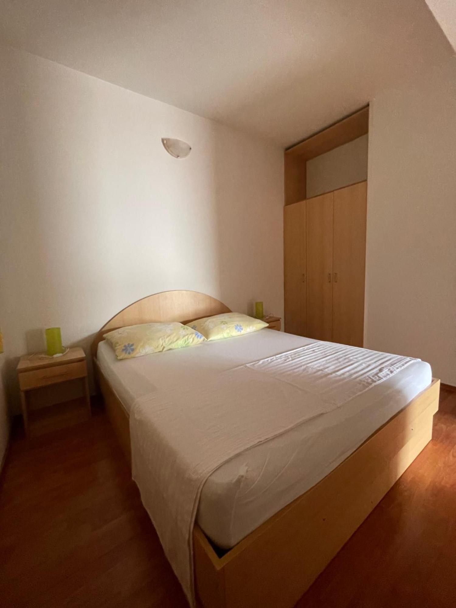 Apartments Belic With Pool Jelsa  Εξωτερικό φωτογραφία