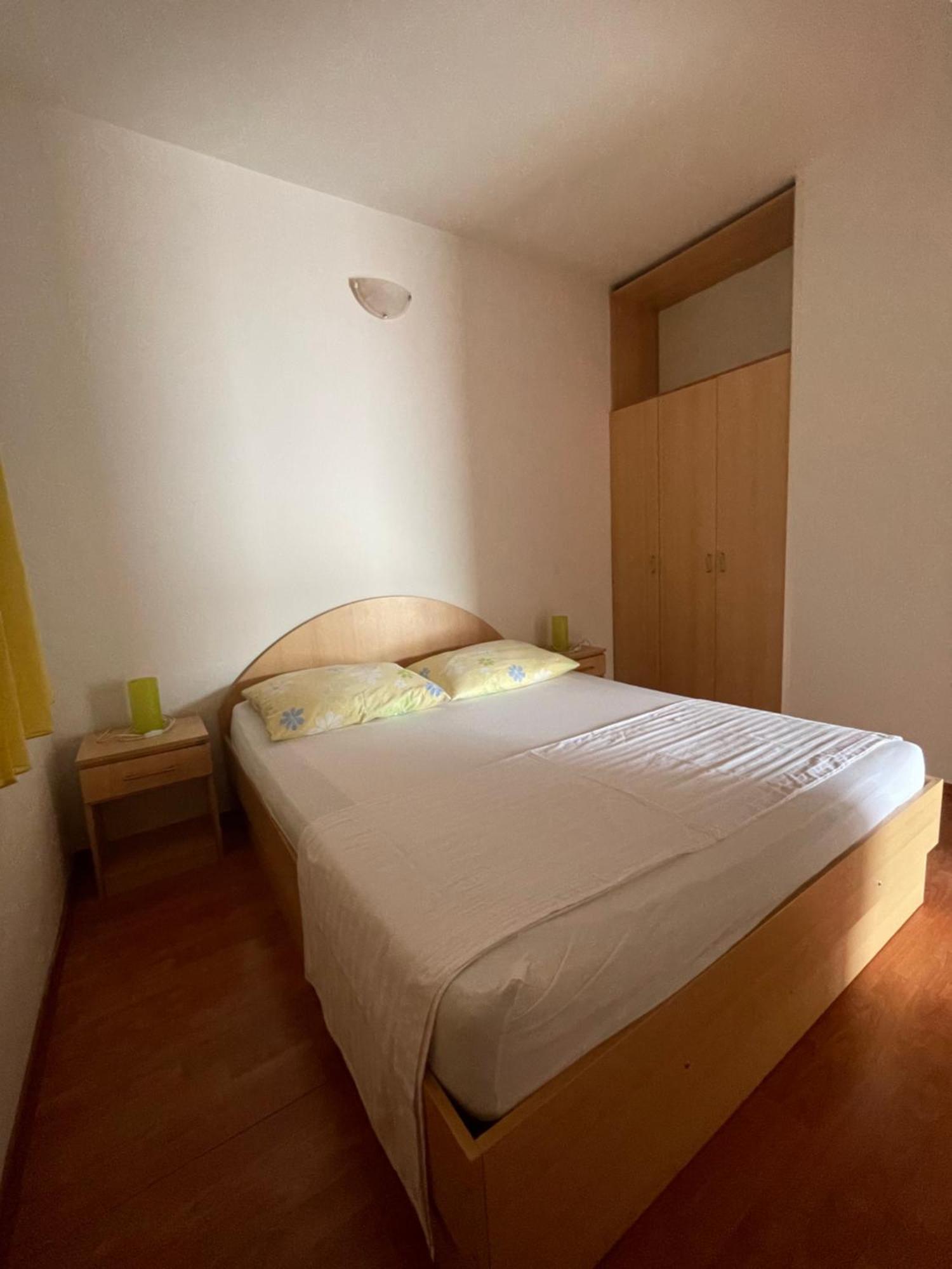 Apartments Belic With Pool Jelsa  Εξωτερικό φωτογραφία