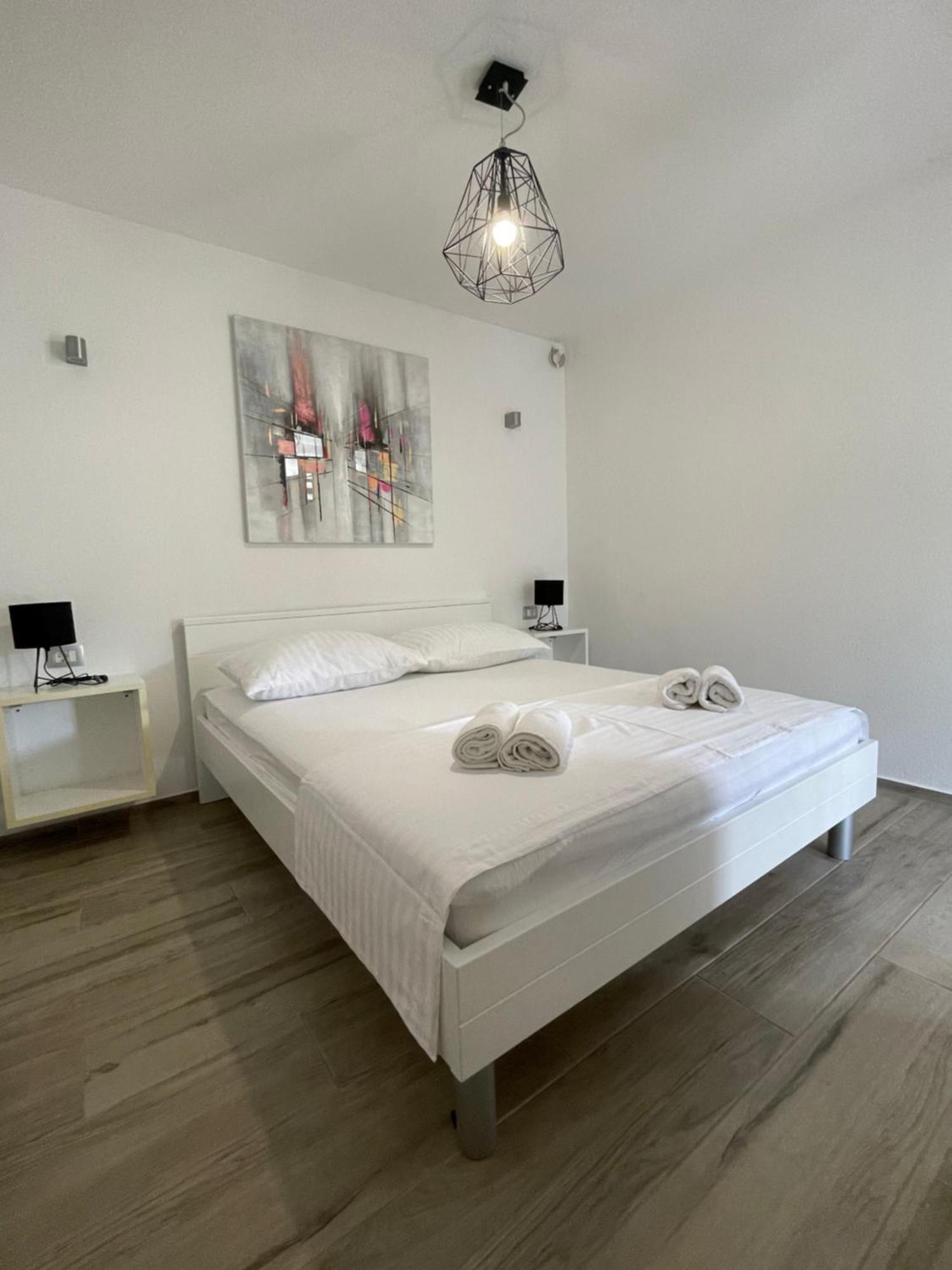 Apartments Belic With Pool Jelsa  Εξωτερικό φωτογραφία
