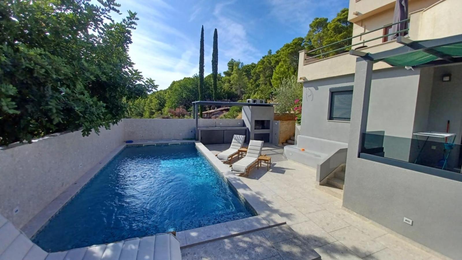 Apartments Belic With Pool Jelsa  Εξωτερικό φωτογραφία